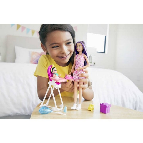 Barbie Bébiszitter Játékszett - Rózsaszín Ruhás Barna-Lila Hajú