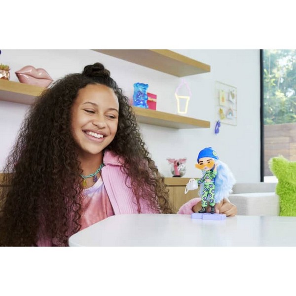 Barbie Extravagáns Mini Baba Kék Sapkában