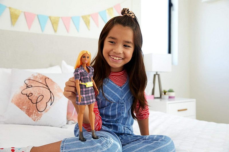 Barbie Fashionista Barátnők - Baba Kockás Ingruhában