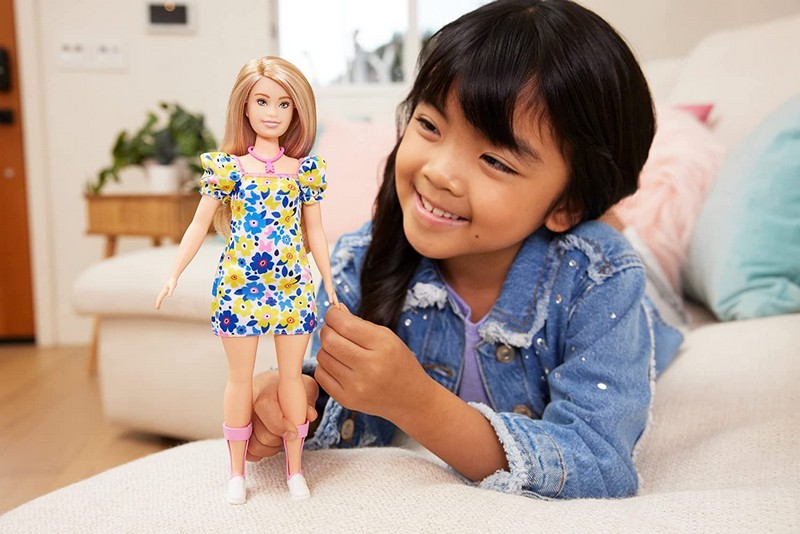 Barbie Fashionista Barátnők - Down-Szindrómás baba (208)