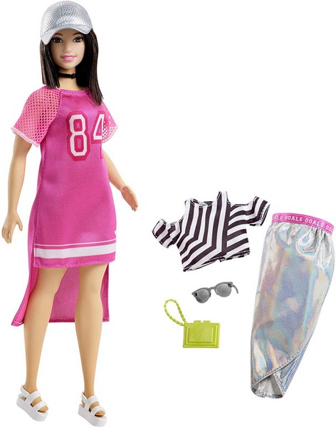 Barbie Fashionista baba ruhával - fekete hajú baseball sapkás
