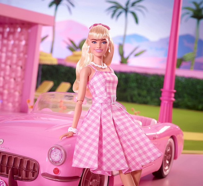 Barbie The Movie - Barbie Rózsaszínkockás Ruhában