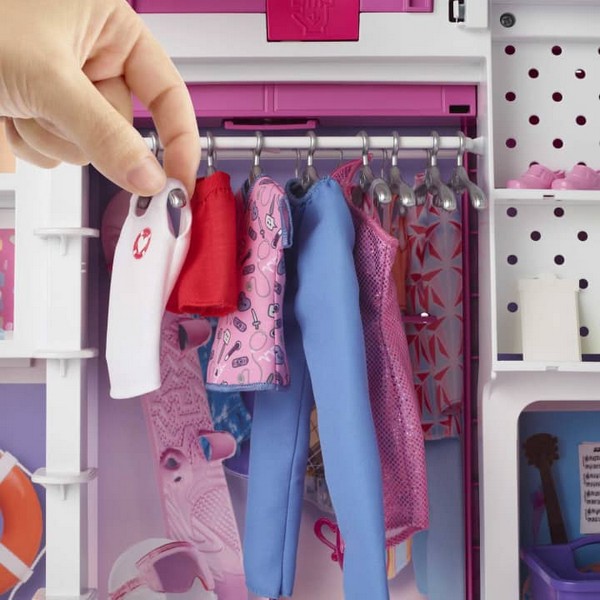 Barbie Álom Öltöző Szoba Szennyesledobóval És Babával