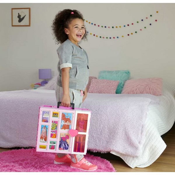Barbie Álom Öltöző Szoba Szennyesledobóval És Babával