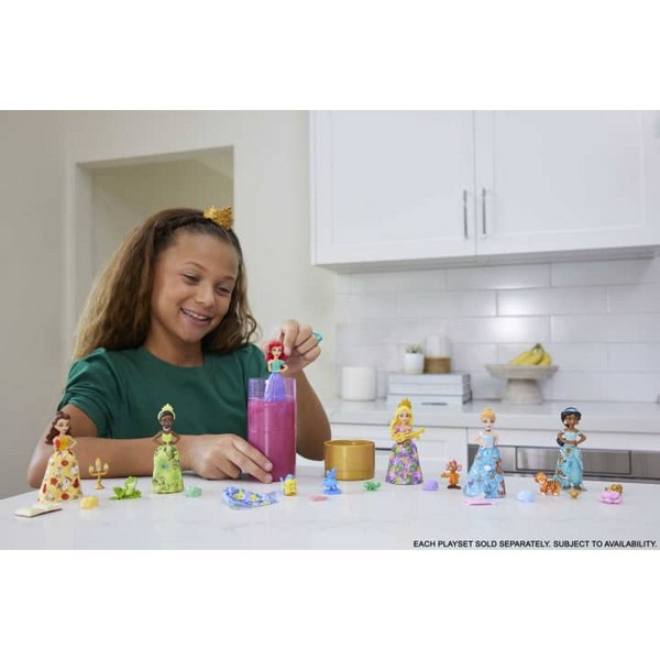 Disney Hercegnők Color Reveal meglepetés mini baba