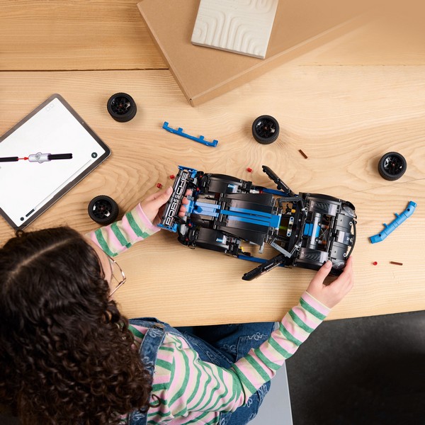 LEGO Technic 42176 Porsche Gt4 E-Performance Versenyautó