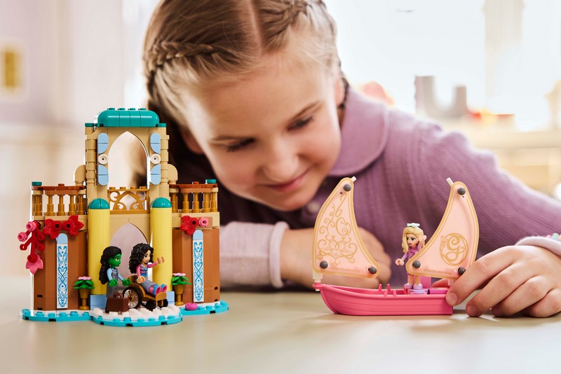 LEGO Wicked 75681 Glinda, Elphaba és Nessarose a Shiz Egyetemen
