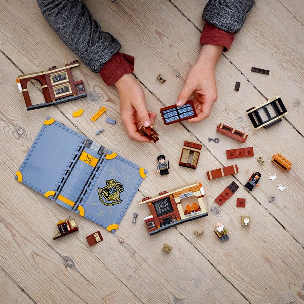 LEGO Harry Potter  76385 Harry Potter Roxfort™ pillanatai: Bűbájtan óra