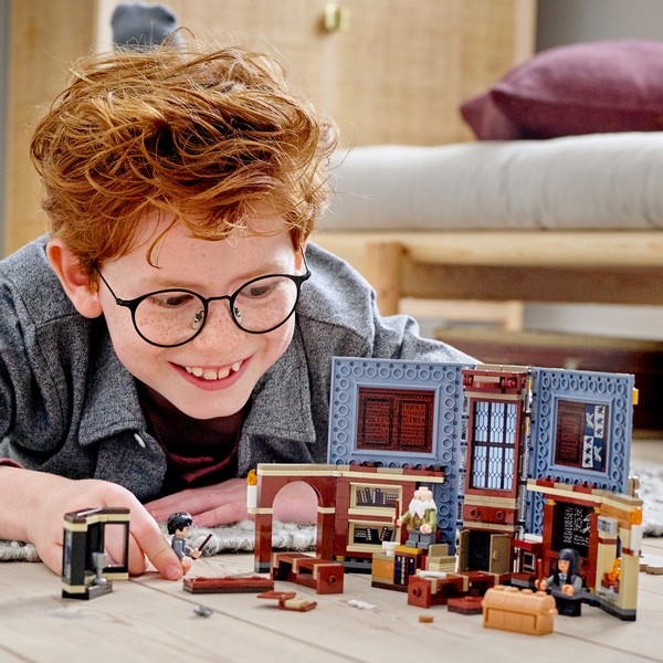 LEGO Harry Potter  76385 Harry Potter Roxfort™ pillanatai: Bűbájtan óra