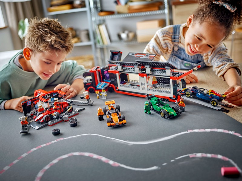 LEGO City 60442 F1®-es pilóta McLaren versenyautóval