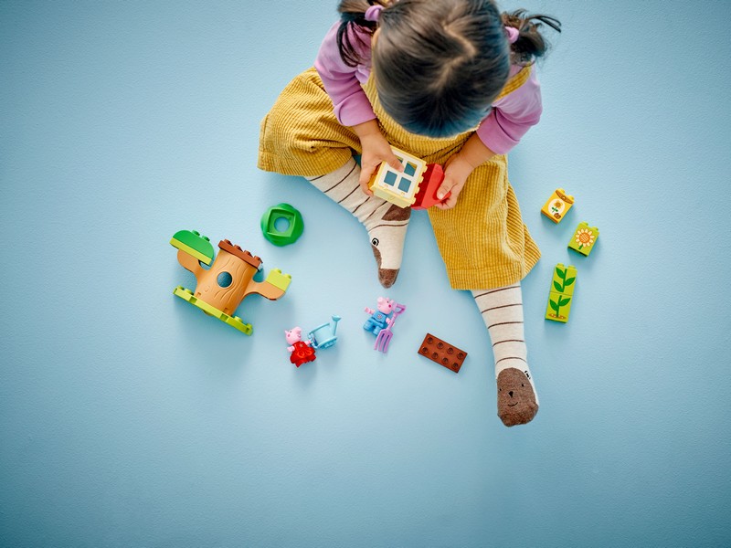 LEGO DUPLO 10431 Peppa malac kertje és lombháza