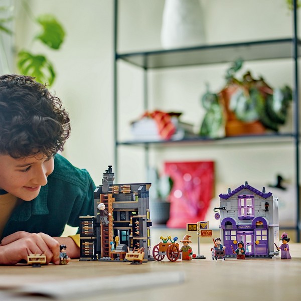 LEGO Harry Potter 76439 Ollivander™ &amp; Madam Malkin talárszabászata