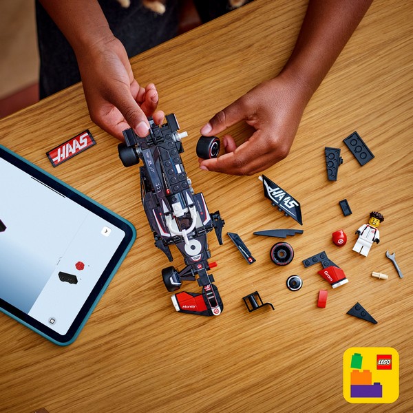 LEGO Speed Champions 77250 Moneygram Haas F1 Team Vf-24 Versenyautó