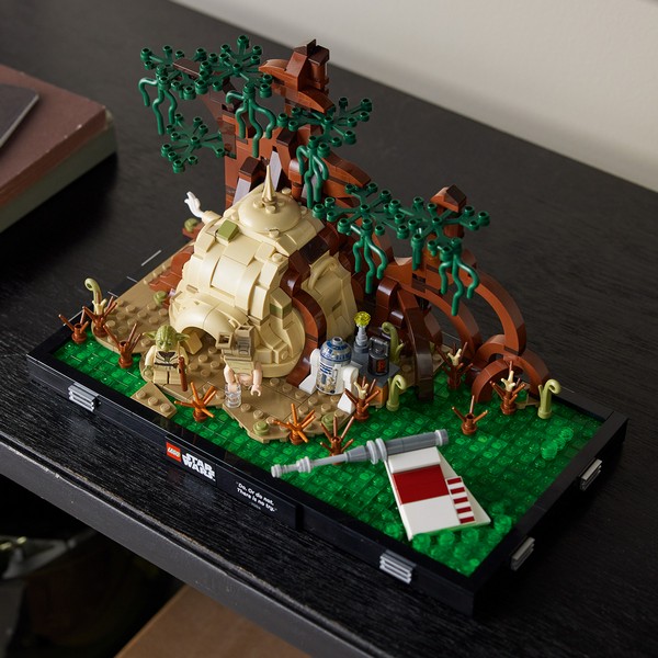 LEGO Star Wars 75330 Jedi™ kiképzés a Dagobah™ bolygón dioráma