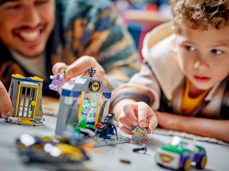 LEGO Super Heroes 76272 A Denevérbarlang™, Batman™, Batgirl™ és J